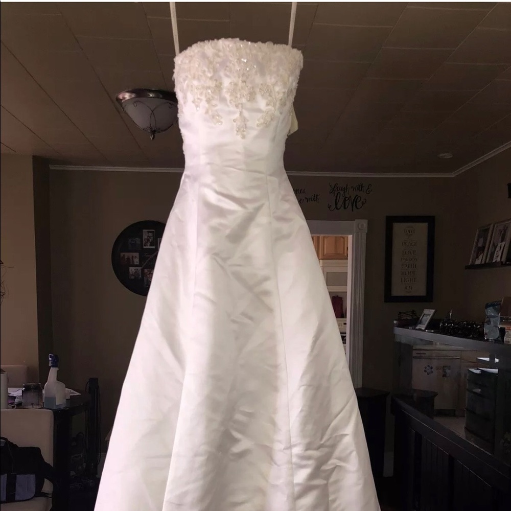 David’s Bridal , size 8

Color white